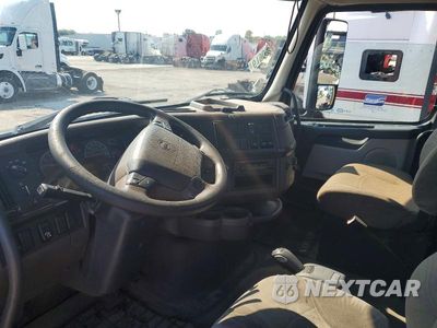 Zdjęcie 8 z 13 samochodu: 2014 VOLVO VNL SEMI TRUCK VIN:4V4NC9EH9EN173286 - miniatura