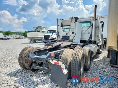 Czwarte zdjęcie samochodu z boku: 2016 VOLVO VNM SEMI TRUCK VIN:4V4MC9EG6GN971492 - miniatura