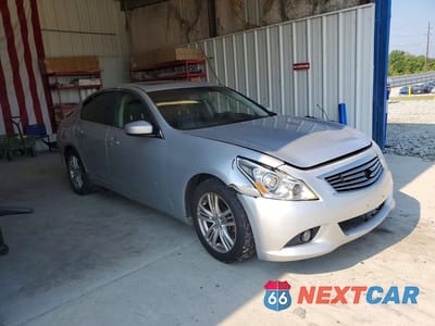 Czwarte zdjęcie samochodu z boku: 2013 INFINITI G37 SEDAN X VIN:JN1CV6AR1DM758011 - miniatura