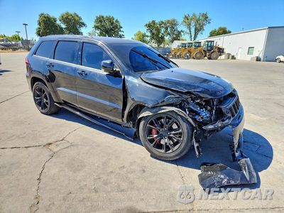 Czwarte zdjęcie samochodu z boku: 2015 JEEP GRAND CHEROKEE SRT-8 VIN:1C4RJFDJ5FC115744 - miniatura