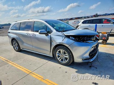 Czwarte zdjęcie samochodu z boku: 2023 TOYOTA SIENNA XLE VIN:5TDJSKFC3PS093745 - miniatura