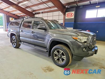 Czwarte zdjęcie samochodu z boku: 2019 TOYOTA TACOMA TRD SPORT VIN:3TMCZ5AN3KM195943 - miniatura