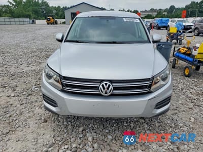 Piąte zdjęcie samochodu w środku: 2012 VOLKSWAGEN TIGUAN S VIN:WVGAV7AX4CW548008 - miniatura