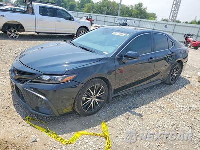 2024 TOYOTA CAMRY SE 4T1T11AK9RU889821 - główne zdjęcie licytacji z USA - miniatura