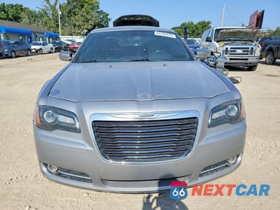 Piąte zdjęcie samochodu w środku: 2014 CHRYSLER 300 S VIN:2C3CCABGXEH120187 - miniatura