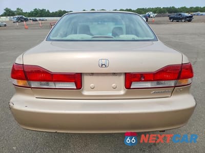 Zdjęcie 6 z 13 samochodu: 2002 HONDA ACCORD LX VIN:3HGCG66582G707300 - miniatura