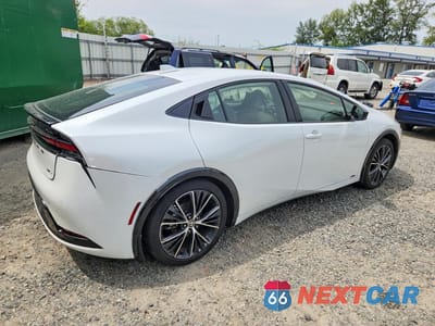 Trzecie zdjęcie samochodu z tyłu: 2023 TOYOTA PRIUS XLE VIN:JTDADABU6P3003850 - miniatura