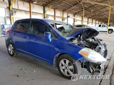 Czwarte zdjęcie samochodu z boku: 2012 NISSAN VERSA 1.8 S VIN:3N1BC1CPXCK241630 - miniatura