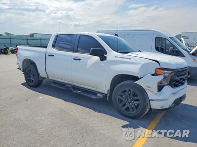 Czwarte zdjęcie samochodu z boku: 2025 CHEVROLET SILVERADO C1500 CUSTOM VIN:3GCPABEK8SG279939 - miniatura