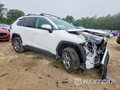 Czwarte zdjęcie samochodu z boku: 2025 TOYOTA RAV4 XLE VIN:2T3P1RFV0SW580321 - miniatura