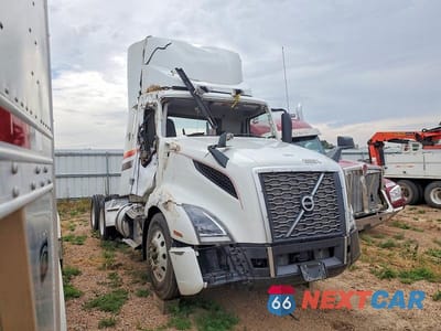 2023 VOLVO VN VNL 4V4NC9EGXPN316644 - główne zdjęcie licytacji z USA - miniatura