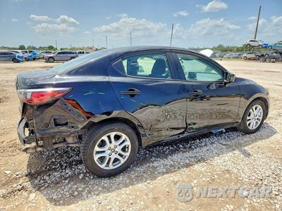 Trzecie zdjęcie samochodu z tyłu: 2018 TOYOTA YARIS IA BASE VIN:3MYDLBYV7JY308375 - miniatura