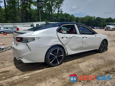 Trzecie zdjęcie samochodu z tyłu: 2019 TOYOTA CAMRY XSE VIN:4T1B61HK5KU185463 - miniatura