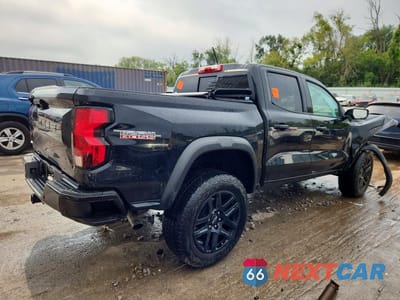 Trzecie zdjęcie samochodu z tyłu: 2023 CHEVROLET COLORADO TRAIL BOSS VIN:1GCPTEEK5P1211972 - miniatura