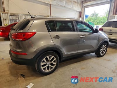 Trzecie zdjęcie samochodu z tyłu: 2016 KIA SPORTAGE LX VIN:KNDPBCAC1G7880453 - miniatura