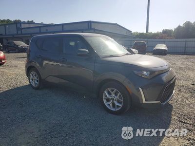 Czwarte zdjęcie samochodu z boku: 2023 KIA SOUL LX VIN:KNDJ23AU0P7882306 - miniatura