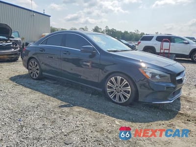 Czwarte zdjęcie samochodu z boku: 2018 MERCEDES-BENZ CLA 250 VIN:WDDSJ4EB4JN682785 - miniatura