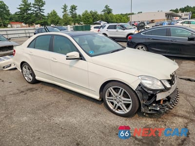 Czwarte zdjęcie samochodu z boku: 2011 MERCEDES-BENZ E 350 4MATIC VIN:WDDHF8HB2BA309509 - miniatura