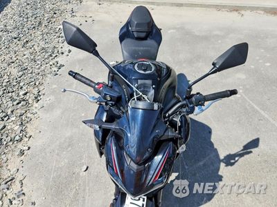 Piąte zdjęcie samochodu w środku: 2018 KAWASAKI ZR900 VIN:JKAZR2B18JA004785 - miniatura