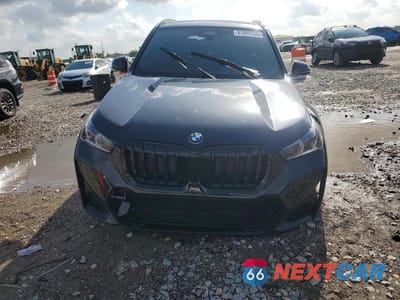 Piąte zdjęcie samochodu w środku: 2025 BMW X1 XDRIVE28I VIN:WBX73EF09S5349211 - miniatura