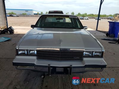 Piąte zdjęcie samochodu w środku: 1985 CADILLAC DEVILLE VIN:1G6CD6982F4395218 - miniatura