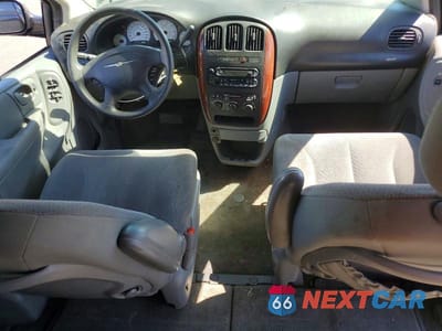 Zdjęcie 8 z 14 samochodu: 2005 CHRYSLER TOWN & COUNTRY LX VIN:2C4GP44R35R319156 - miniatura