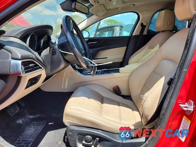 Zdjęcie 7 z 12 samochodu: 2018 JAGUAR XE PRESTIGE VIN:SAJAE4FX7JCP33813 - miniatura