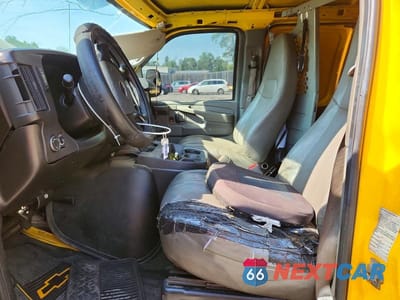 Zdjęcie 7 z 13 samochodu: 2010 GMC SAVANA G3500 VIN:1GT2GUBA8A1901453 - miniatura