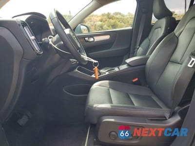Zdjęcie 7 z 13 samochodu: 2021 VOLVO XC40 T5 MOMENTUM VIN:YV4162UK7M2466882 - miniatura