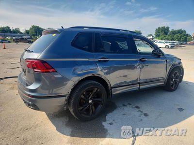 Trzecie zdjęcie samochodu z tyłu: 2023 VOLKSWAGEN TIGUAN SE R-LINE BLACK VIN:3VVCB7AX4PM118833 - miniatura