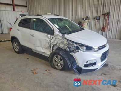 Czwarte zdjęcie samochodu z boku: 2018 CHEVROLET TRAX 1LT VIN:KL7CJPSB8JB650084 - miniatura
