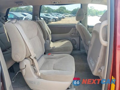 Zdjęcie 11 z 13 samochodu: 2010 TOYOTA SIENNA LE 7-PASSENGER VIN:5TDKK4CC7AS332113 - miniatura