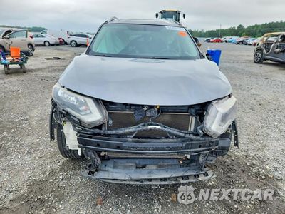 Piąte zdjęcie samochodu w środku: 2017 NISSAN ROGUE SV VIN:KNMAT2MT4HP547075 - miniatura