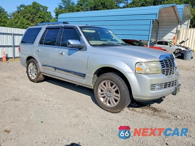 Czwarte zdjęcie samochodu z boku: 2011 LINCOLN NAVIGATOR VIN:5LMJJ2J51BEJ06284 - miniatura