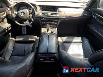 Zdjęcie 8 z 12 samochodu: 2013 BMW 750 I VIN:WBAYA8C59DC996616 - miniatura