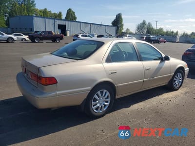 Trzecie zdjęcie samochodu z tyłu: 2000 TOYOTA CAMRY LE VIN:JT2BG22K2Y0425707 - miniatura