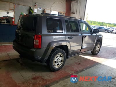 Trzecie zdjęcie samochodu z tyłu: 2017 JEEP PATRIOT SPORT VIN:1C4NJRBB7HD135275 - miniatura