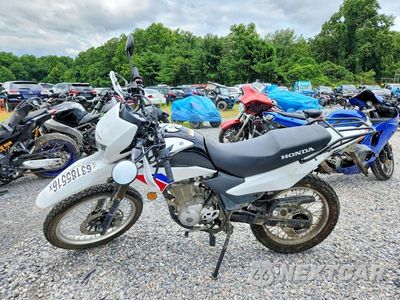 Trzecie zdjęcie samochodu z tyłu: 2025 HONDA XR150L E VIN:3H1KD131XSD201472 - miniatura