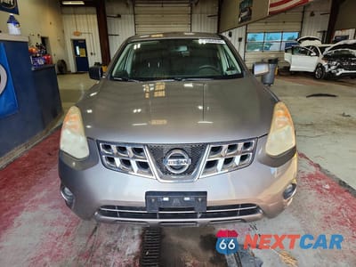 Piąte zdjęcie samochodu w środku: 2013 NISSAN ROGUE S VIN:JN8AS5MV6DW652355 - miniatura