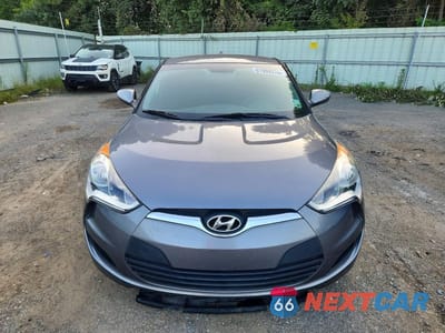 Piąte zdjęcie samochodu w środku: 2016 HYUNDAI VELOSTER BASE VIN:KMHTC6AD2GU263940 - miniatura