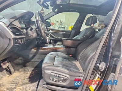 Zdjęcie 7 z 13 samochodu: 2014 BMW X5 XDRIVE50I VIN:5UXKR6C50E0J71698 - miniatura
