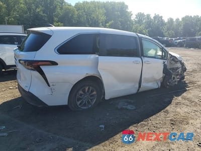 Trzecie zdjęcie samochodu z tyłu: 2025 TOYOTA SIENNA LE VIN:5TDKRKEC9SS225188 - miniatura