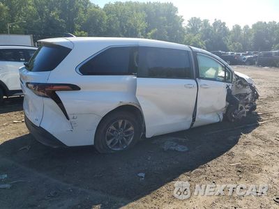 Trzecie zdjęcie samochodu z tyłu: 2025 TOYOTA SIENNA LE VIN:5TDKRKEC9SS225188 - miniatura