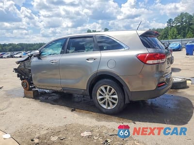 Drugie zdjęcie samochodu z przodu: 2017 KIA SORENTO L VIN:5XYPG4A33HG193583 - miniatura