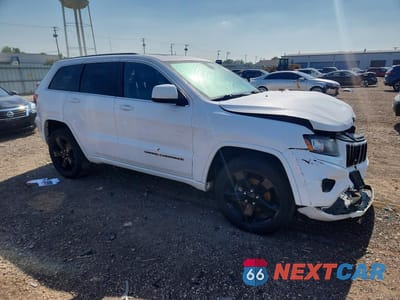 Czwarte zdjęcie samochodu z boku: 2015 JEEP GRAND CHEROKEE LAREDO VIN:1C4RJFAG2FC748050 - miniatura