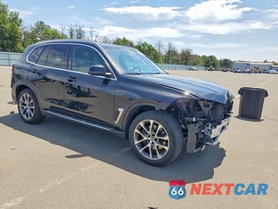 Czwarte zdjęcie samochodu z boku: 2024 BMW X5 XDRIVE40I VIN:5UX23EU09R9V08644 - miniatura