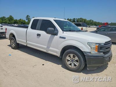 Czwarte zdjęcie samochodu z boku: 2019 FORD F150 SUPER CAB VIN:1FTEX1C5XKKC67460 - miniatura