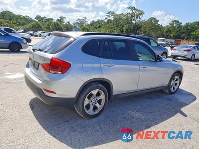 Trzecie zdjęcie samochodu z tyłu: 2015 BMW X1 SDRIVE28I VIN:WBAVM1C54FV316422 - miniatura