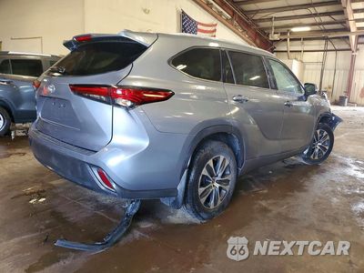 Trzecie zdjęcie samochodu z tyłu: 2022 TOYOTA HIGHLANDER XLE VIN:5TDGZRAH8NS093156 - miniatura