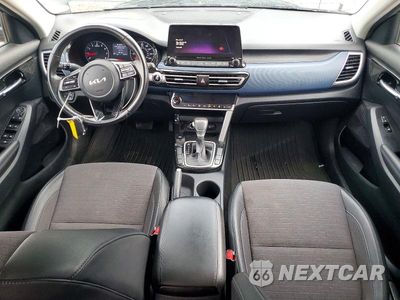 Zdjęcie 8 z 13 samochodu: 2023 KIA SELTOS S VIN:KNDEU2AA9P7407524 - miniatura